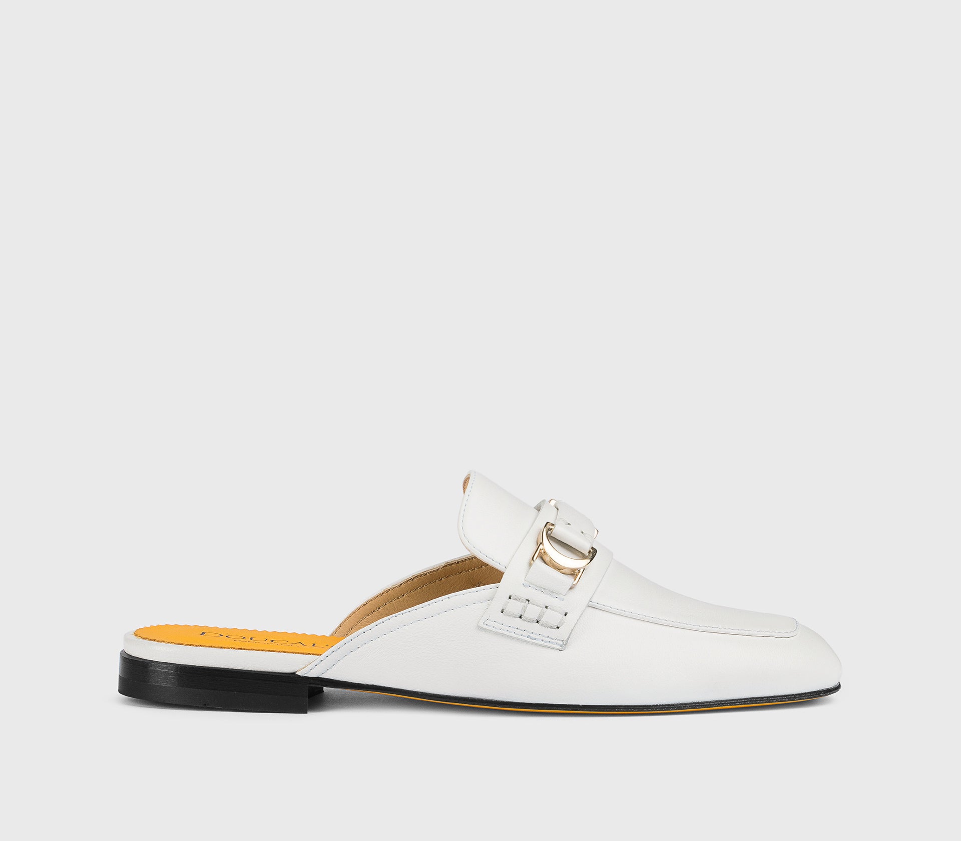 DD8779MAENUF279NW00 - Sabot con accessorio in metallo in pelle bianco
