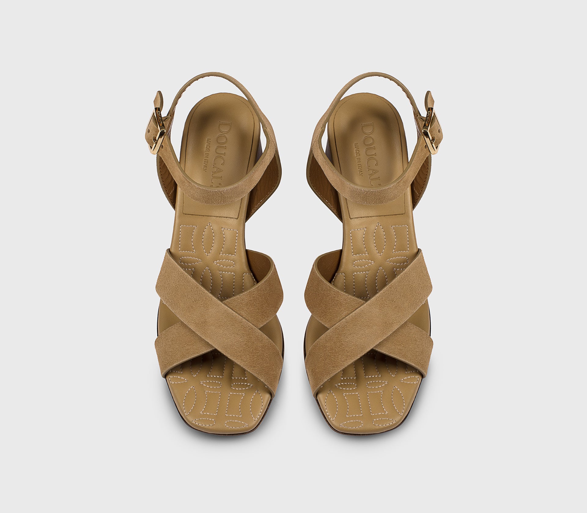 DD8884DAISUF278MC53 - Sandalo con fascia incrociata in suede "teddy" beige