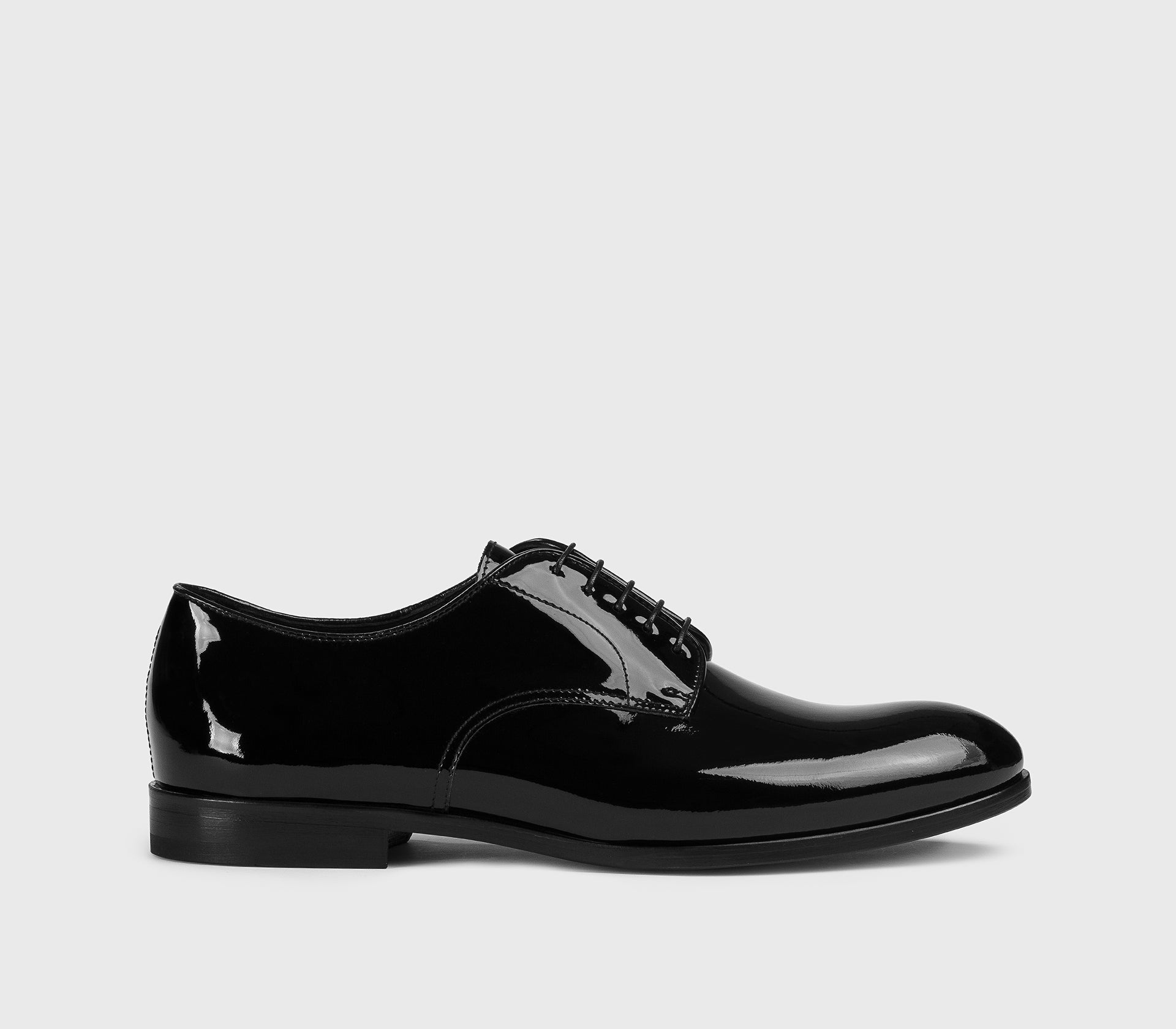 DU1003RENNUF018NN00 - Stringata in vernice nera