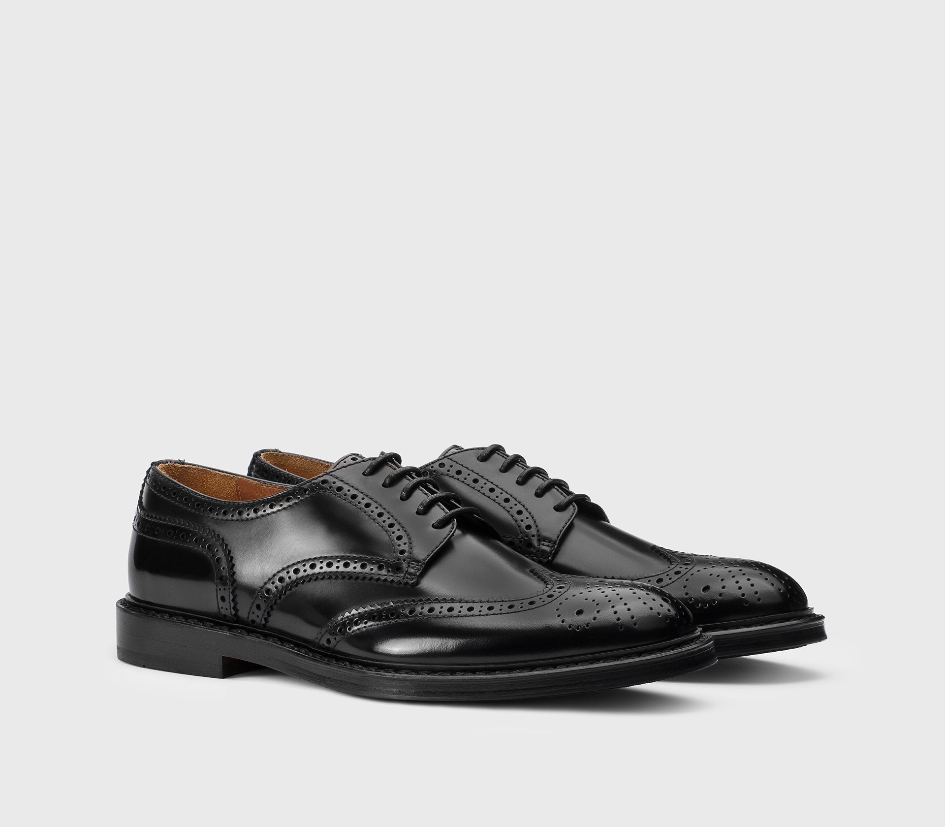 DU1367SIEWUF007NN00 - Stringata coda di rondine in pelle nera
