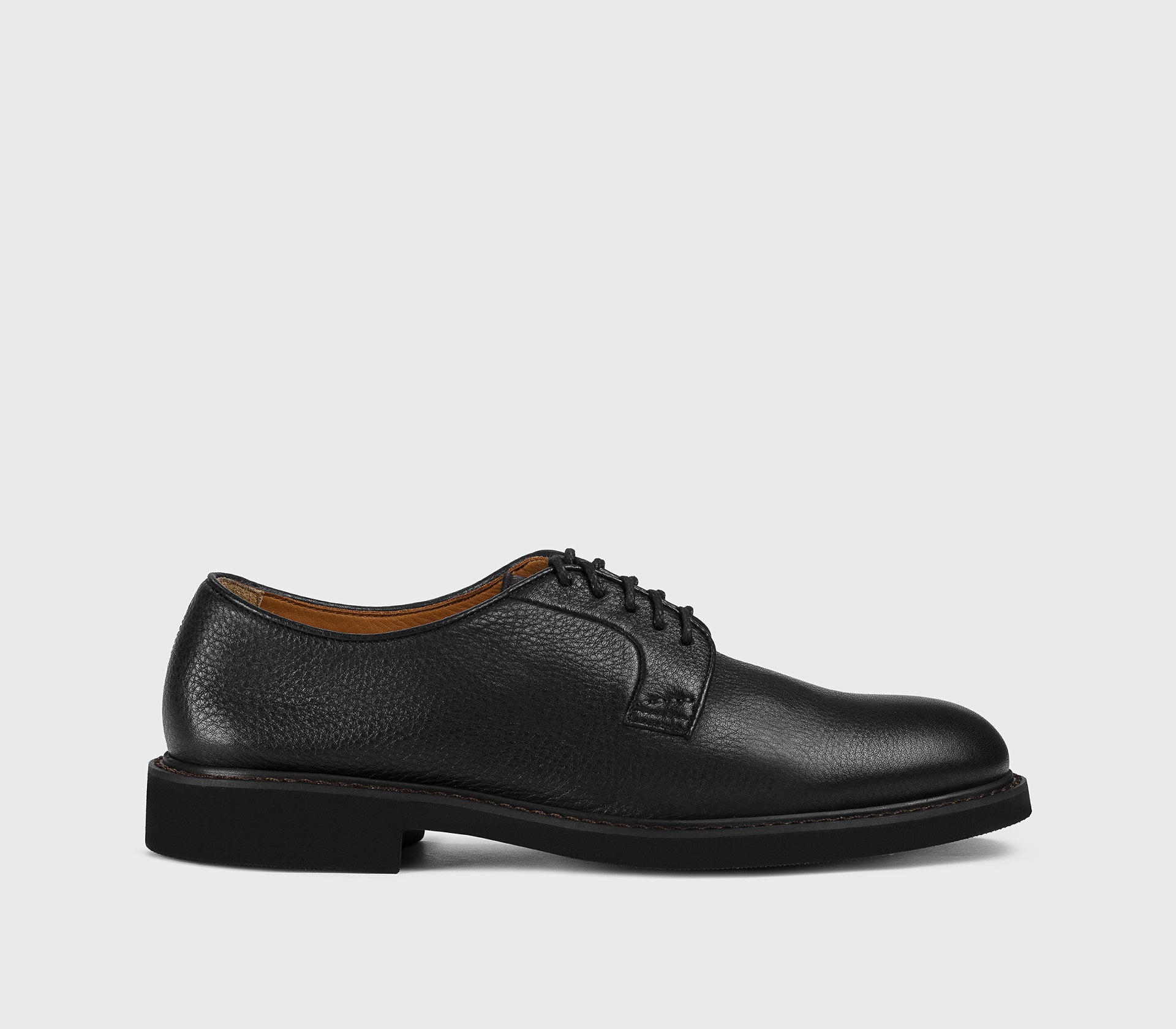 DU1385ROBEUZ225NN00 - Stringata in pelle bottalata nera