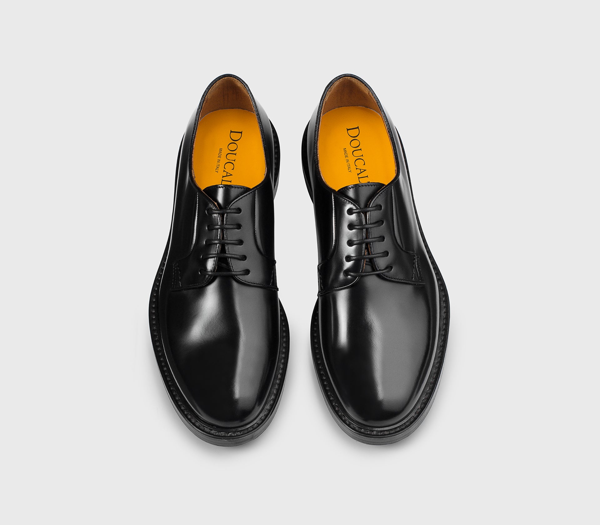 DU1385SIEWUF007NN00 - Stringata in pelle nera