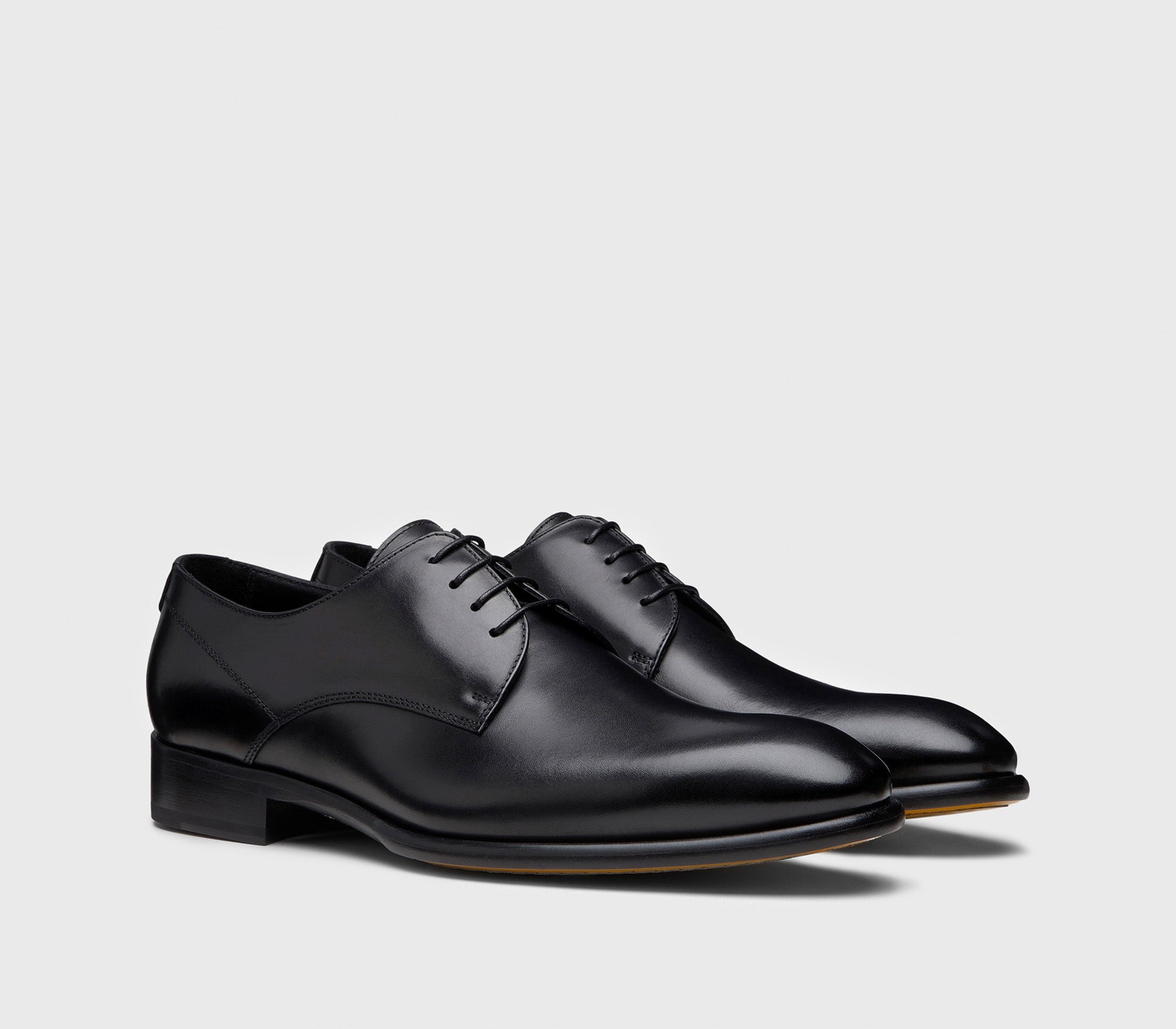 Chaussures à lacets en cuir noir