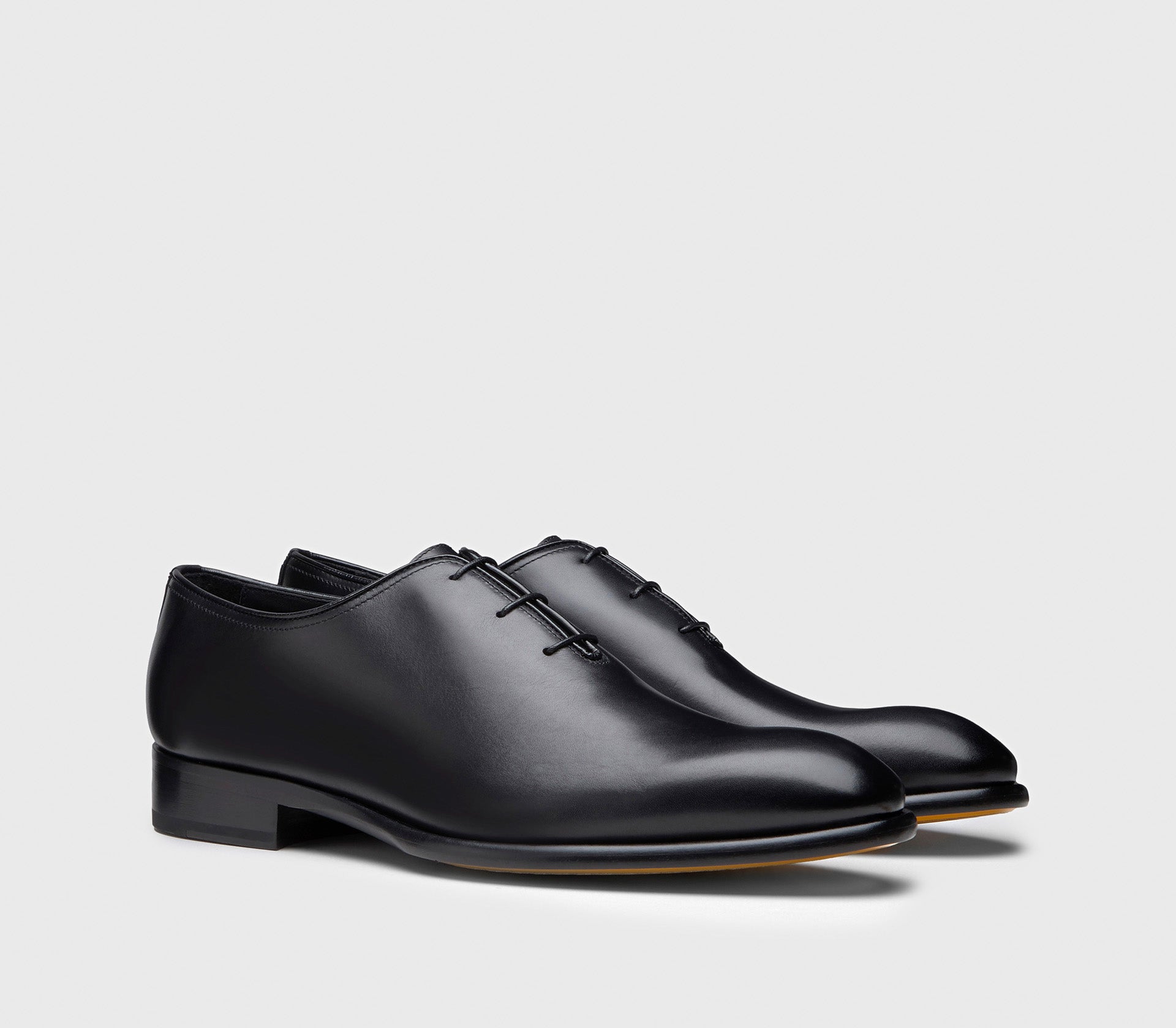DU2742BERNUF159NN00 - Stringata in pelle nera
