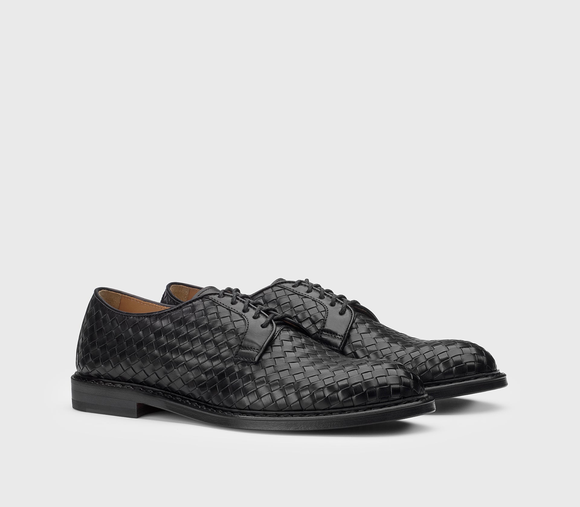 DU3142PHOEUY195NN00 - Stringata in pelle intrecciata nera