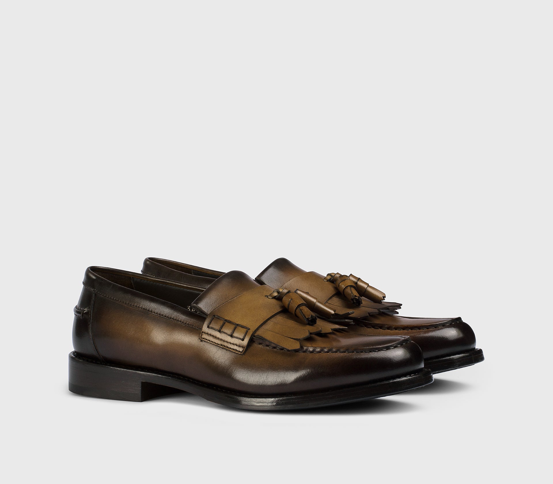 DU3498BRANUF159TM45 - Mocassino con nappine e frangia in pelle marrone "wood"