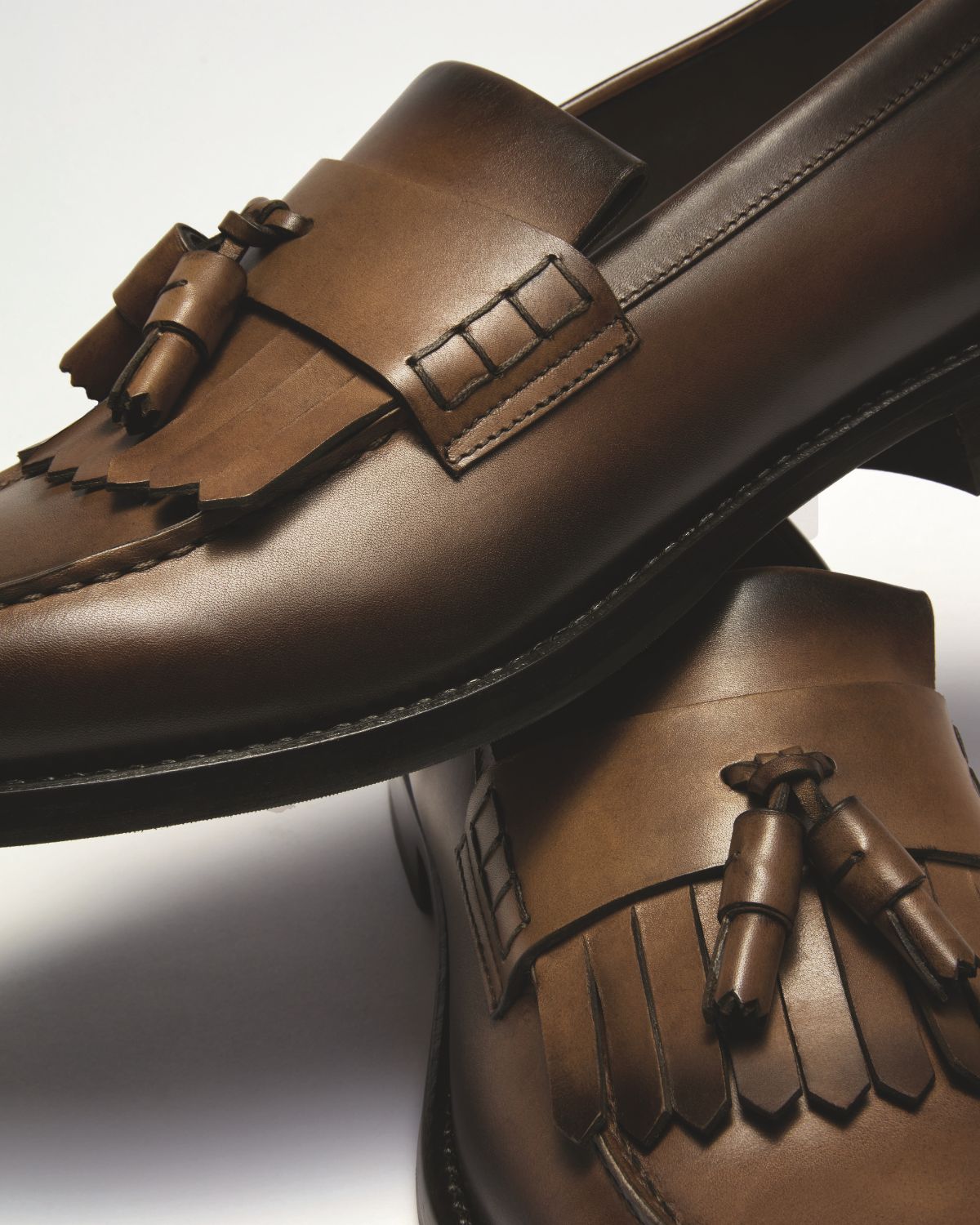 DU3498BRANUF159TM45 - Mocassino con nappine e frangia in pelle marrone "wood"
