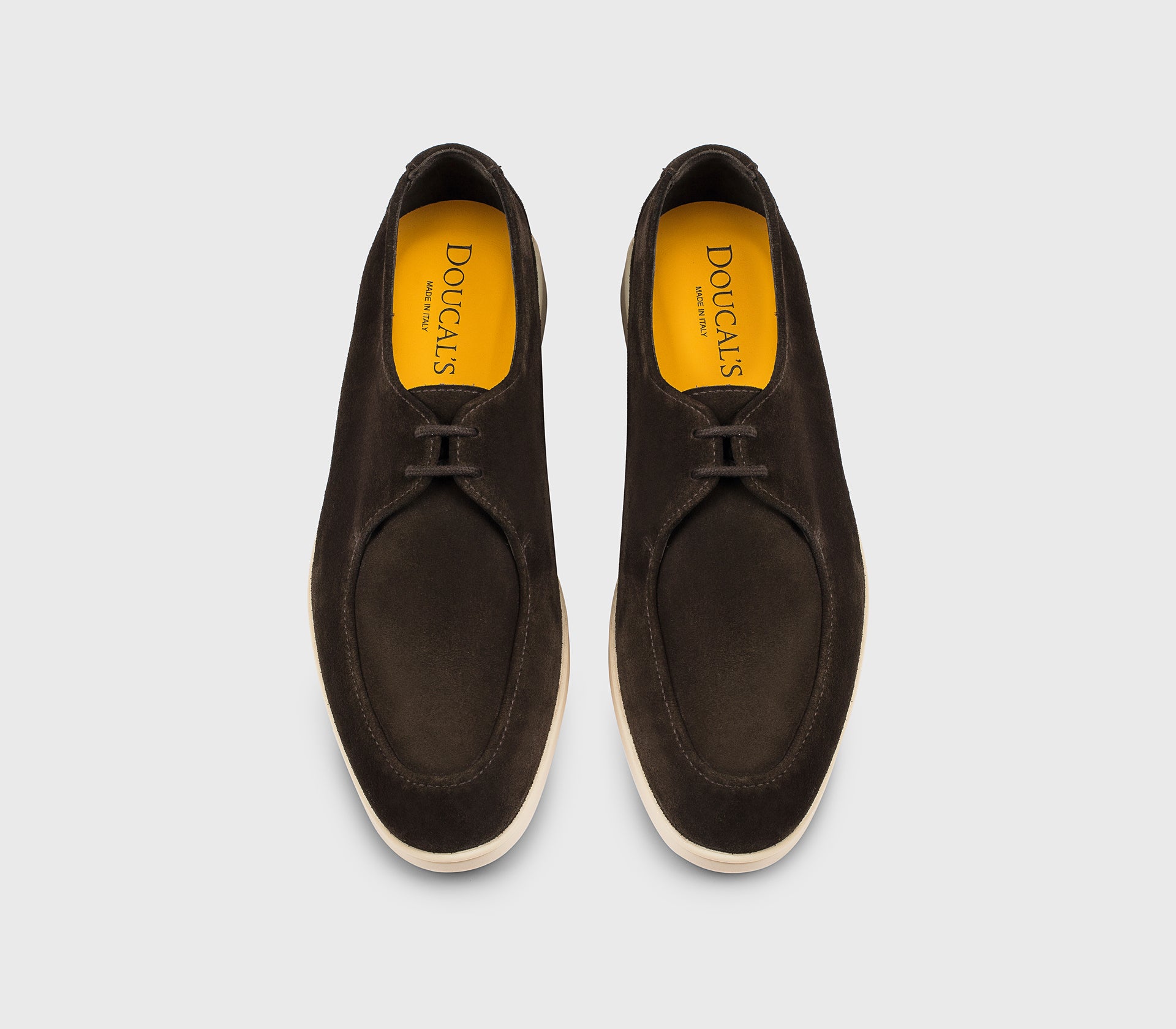 DU3512NWMAUY009GM23 - Stringata a due fori in suede marrone "terre"