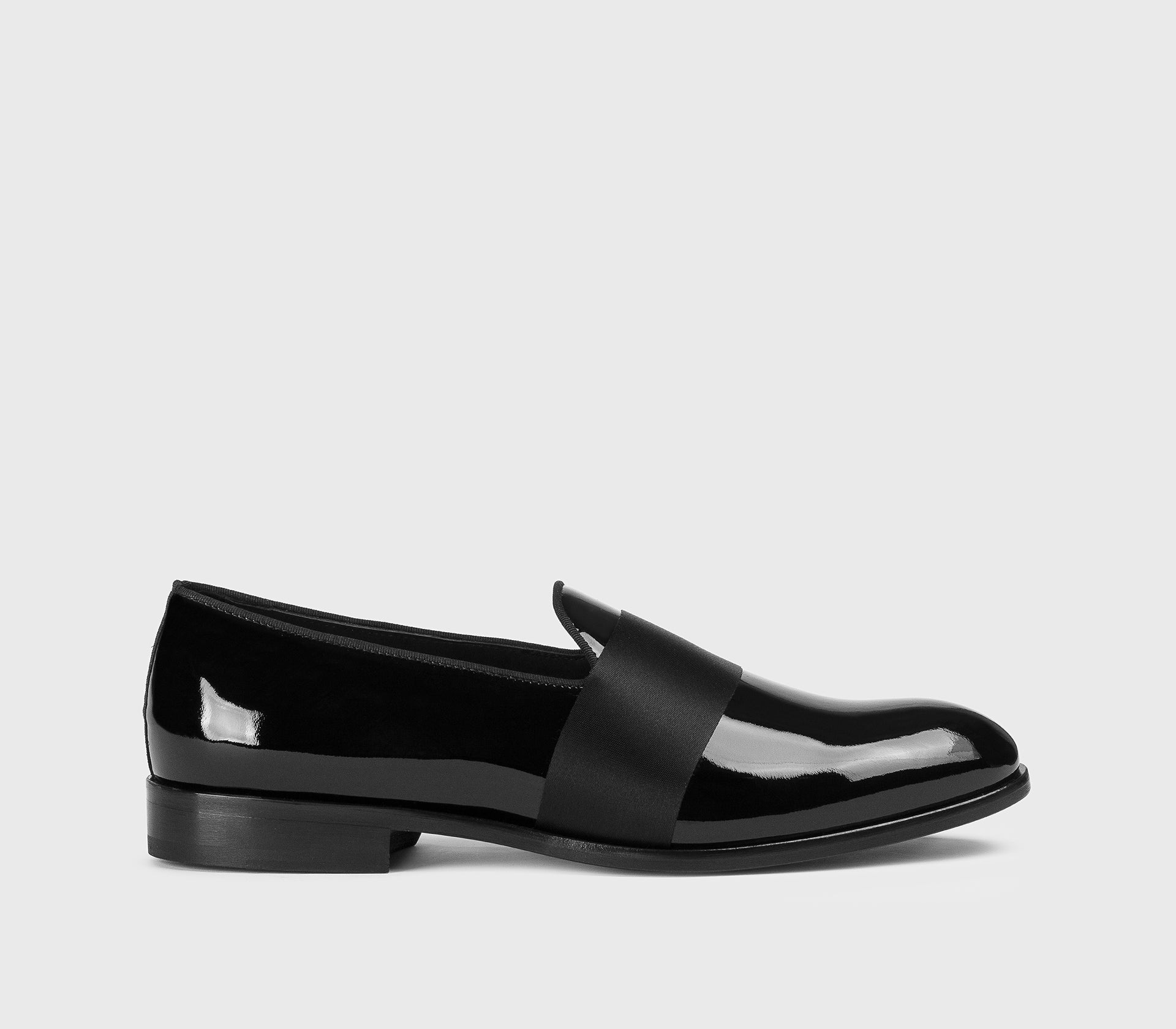 DU3530RENNUF018NN00 - Mocassino pantofola con fascia in vernice nero