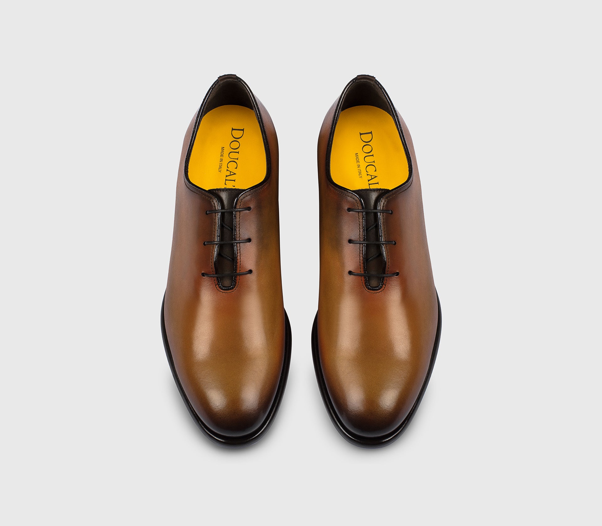 DU3538FREDUF159TC22 - Stringata in pelle caramel