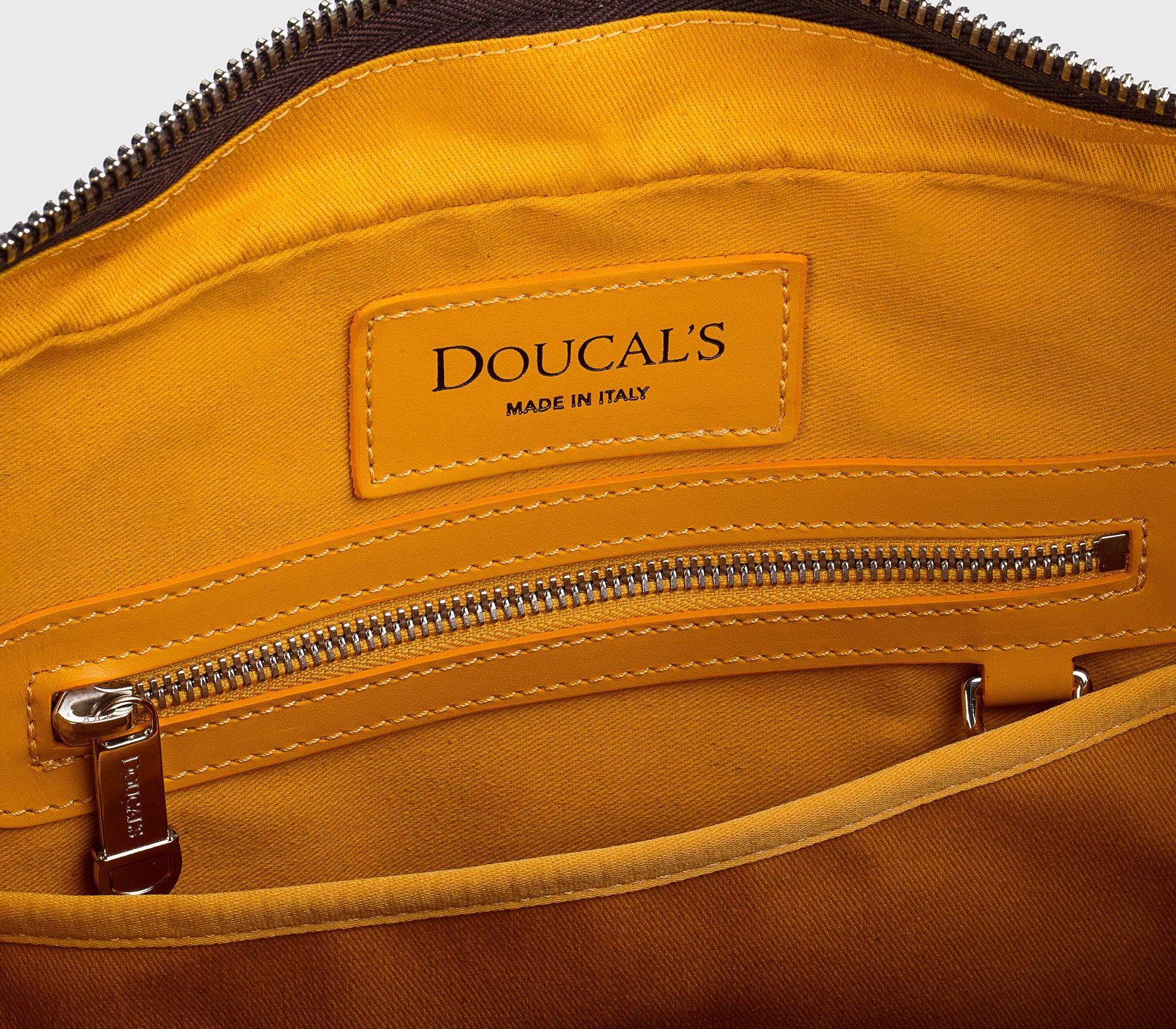24-Stunden-Tasche aus schokoladenfarbenem Walkleder