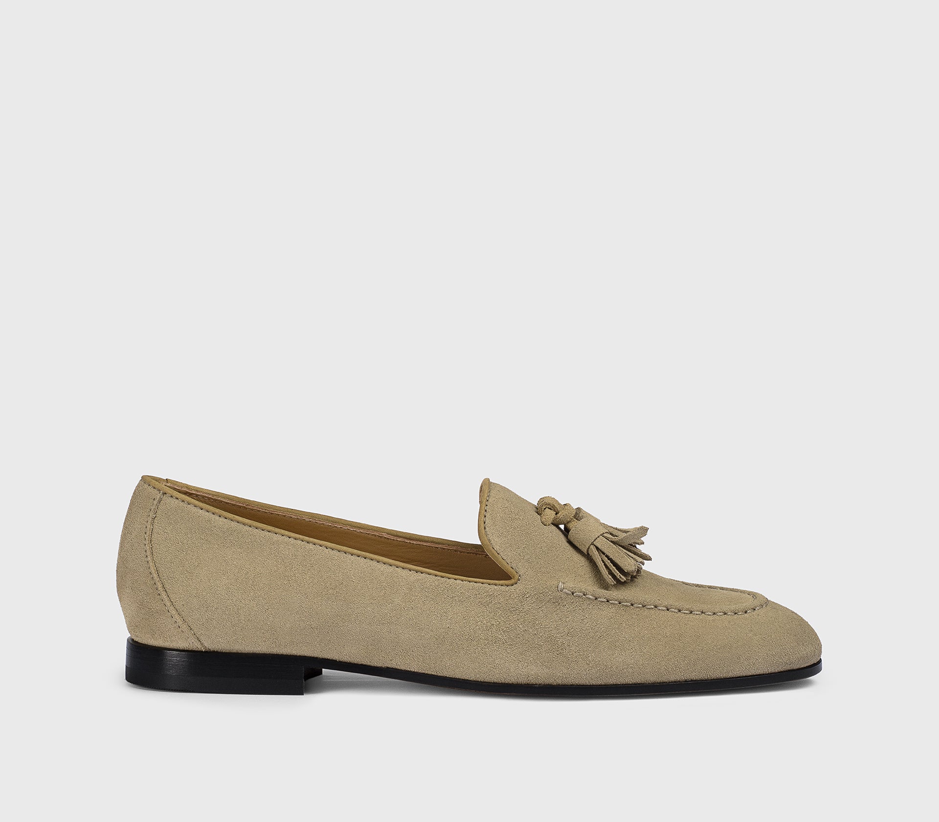 DD8313MEGNUF229NC30 - Mocassino con nappine in suede camel
