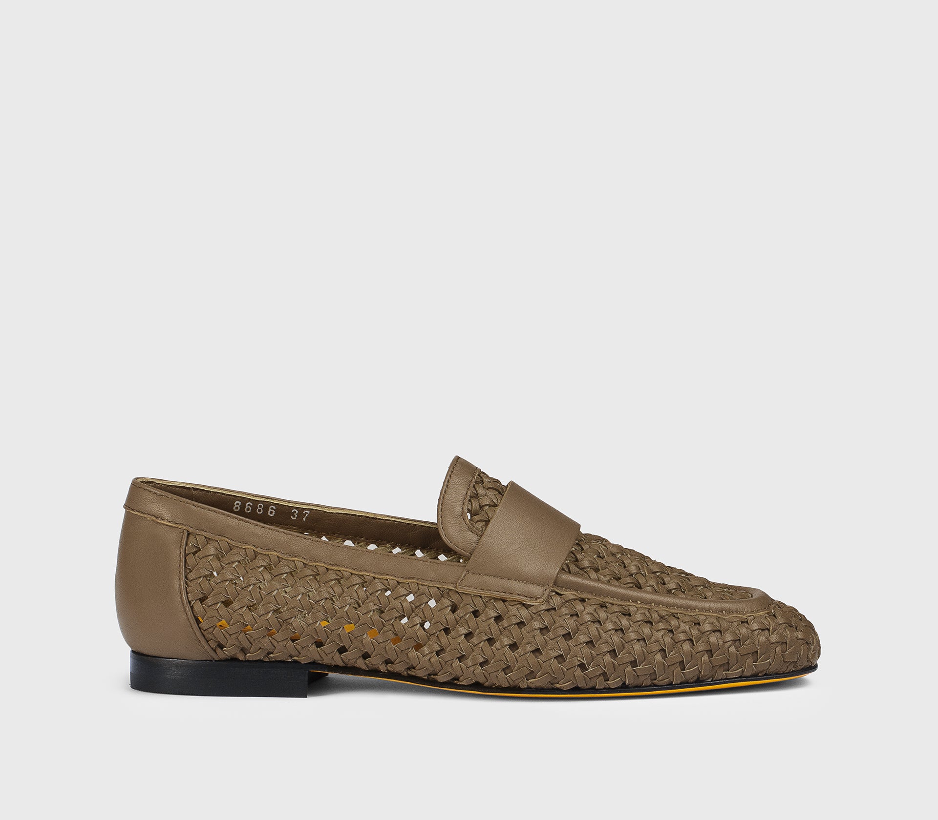 DD8686MAENUZ246NM20 - Mocassino in pelle traforata fango