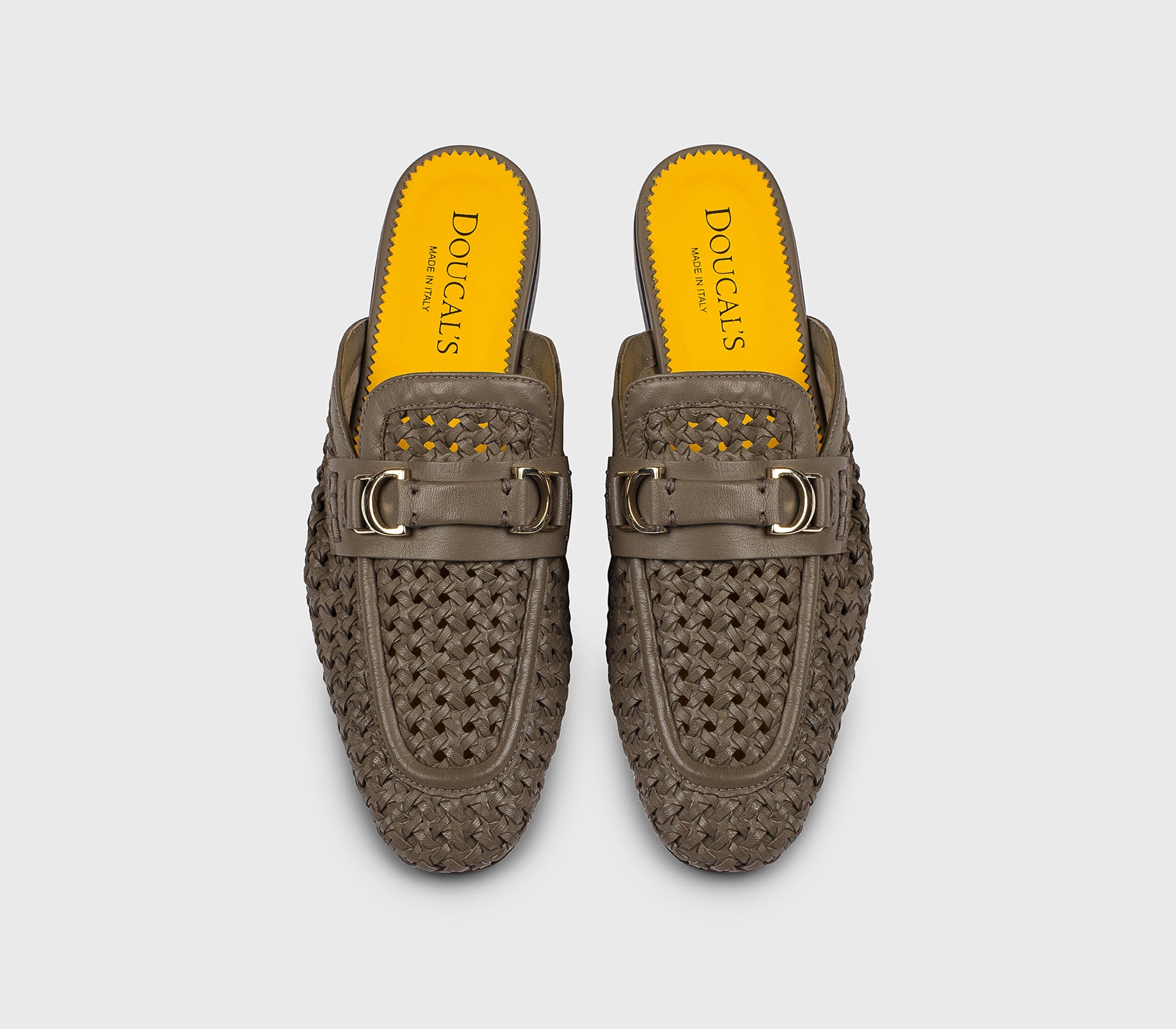 DD8873MAENUZ246NM20 - Sabot con accessorio in metallo in pelle traforata fango