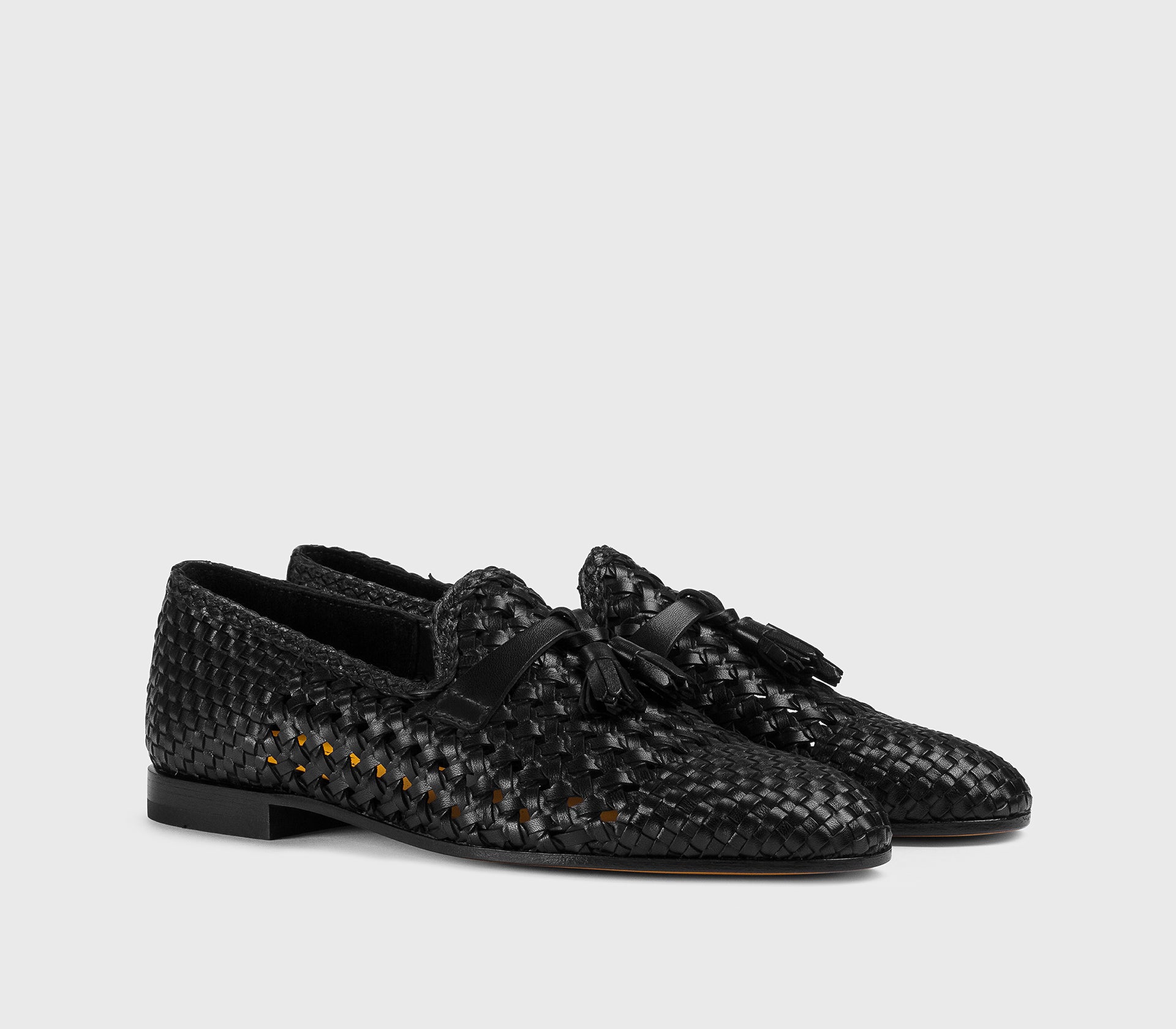 DD8875MEGNUZ280NN00 - Mocassino con nappine in pelle traforata nero