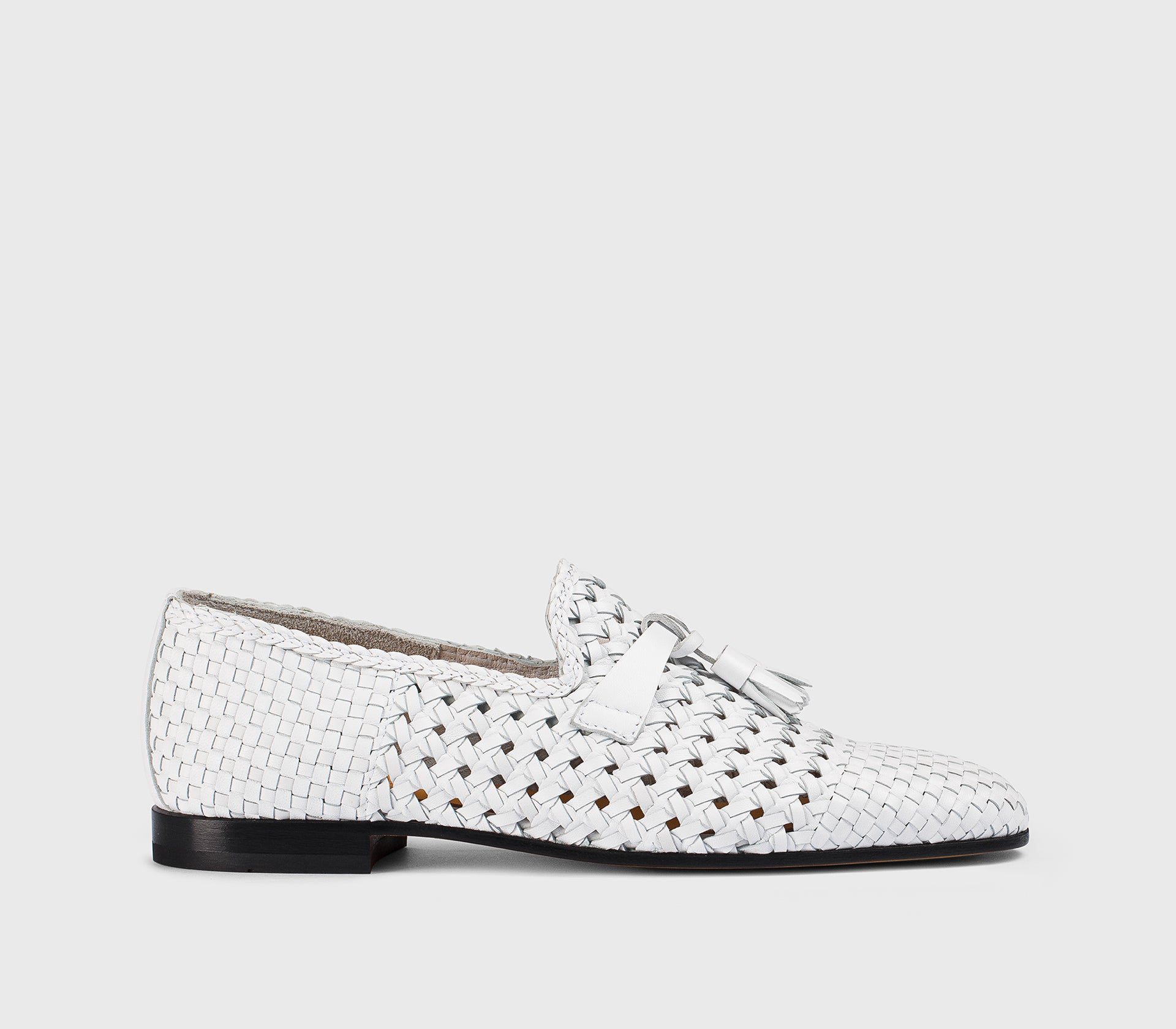 DD8875MEGNUZ280NW00 - Mocassino con nappine in pelle traforata bianco