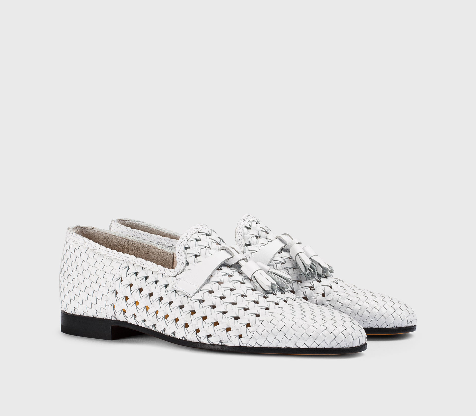 DD8875MEGNUZ280NW00 - Mocassino con nappine in pelle traforata bianco