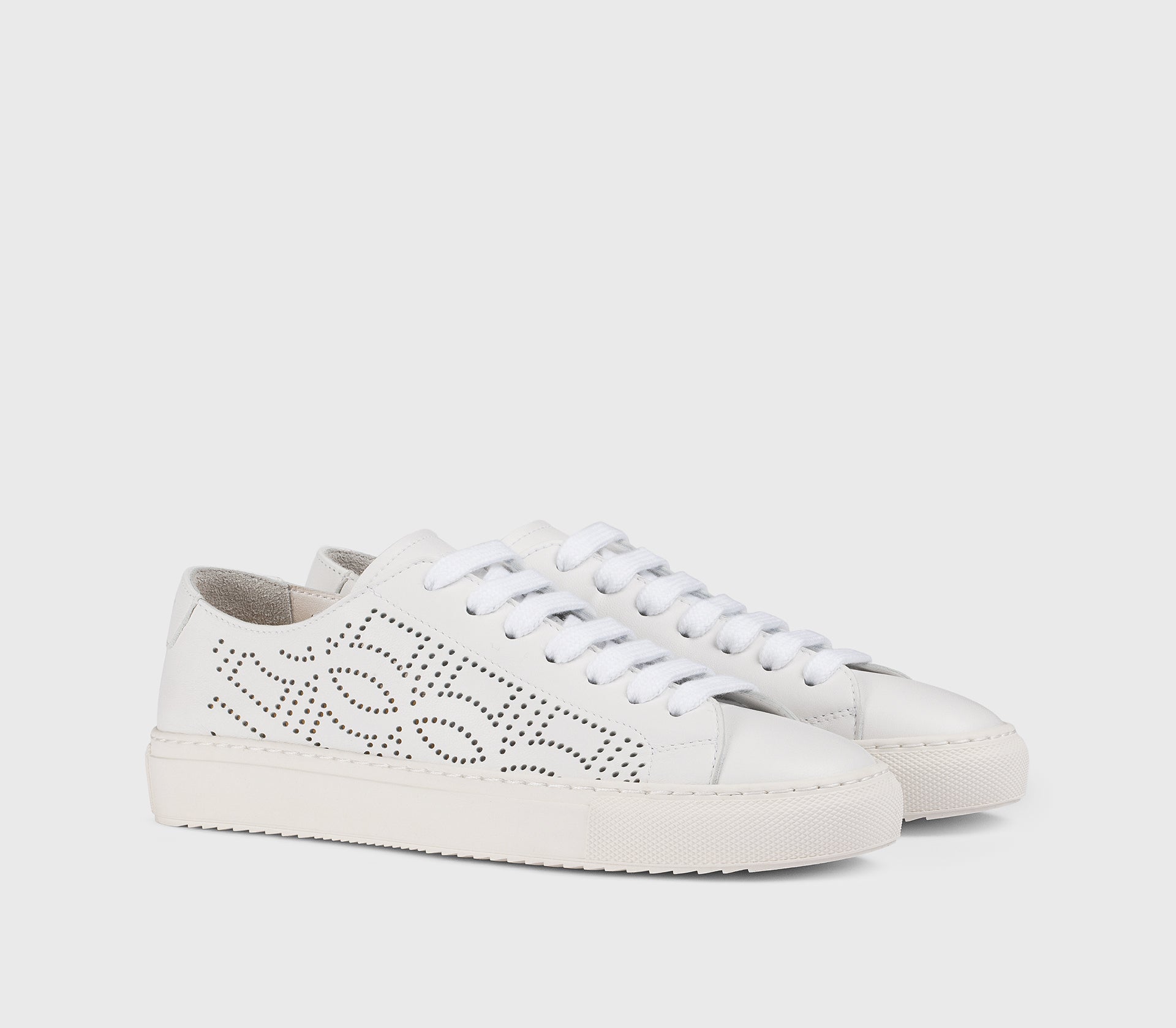Sneaker in white perforated leather