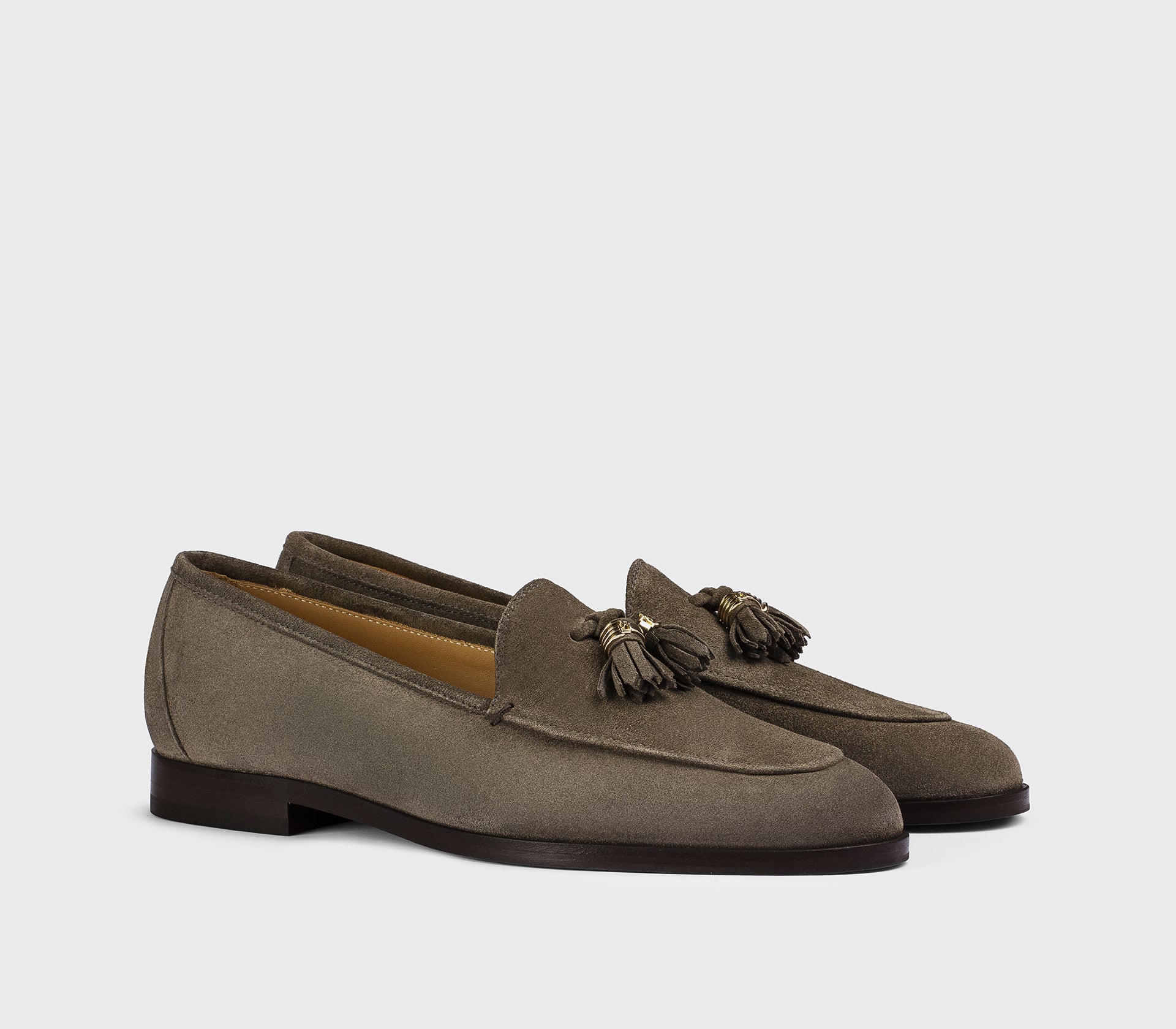 Espresso-coloured suede loafer with tassels