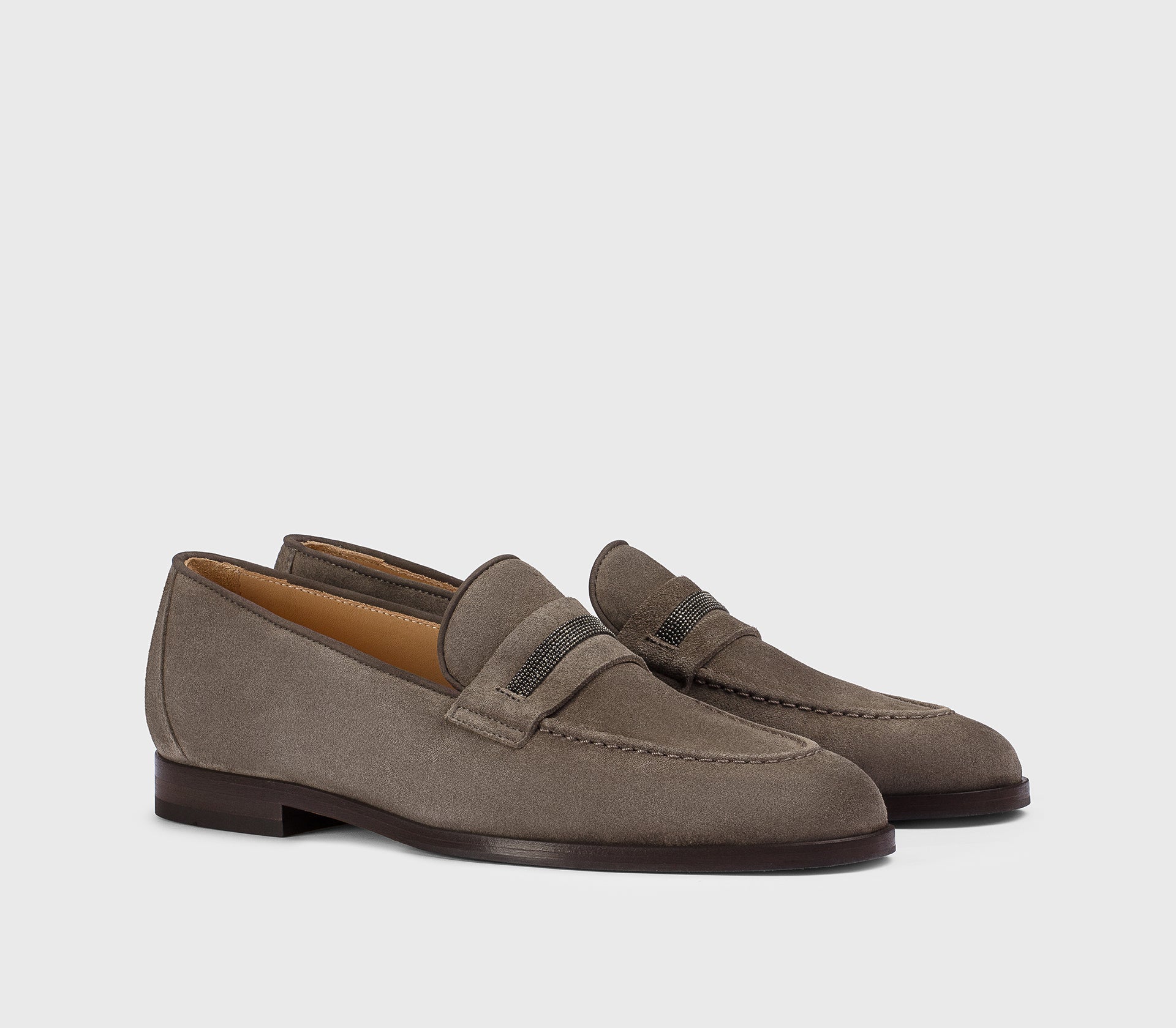 Mocassin avec micro-clous en daim « expresso »