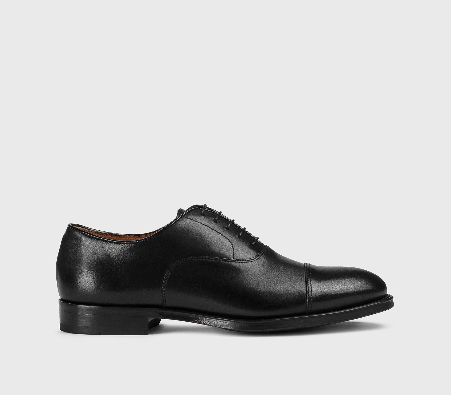 DU1002ORVXUF259NN00 - Stringata oxford in pelle nera