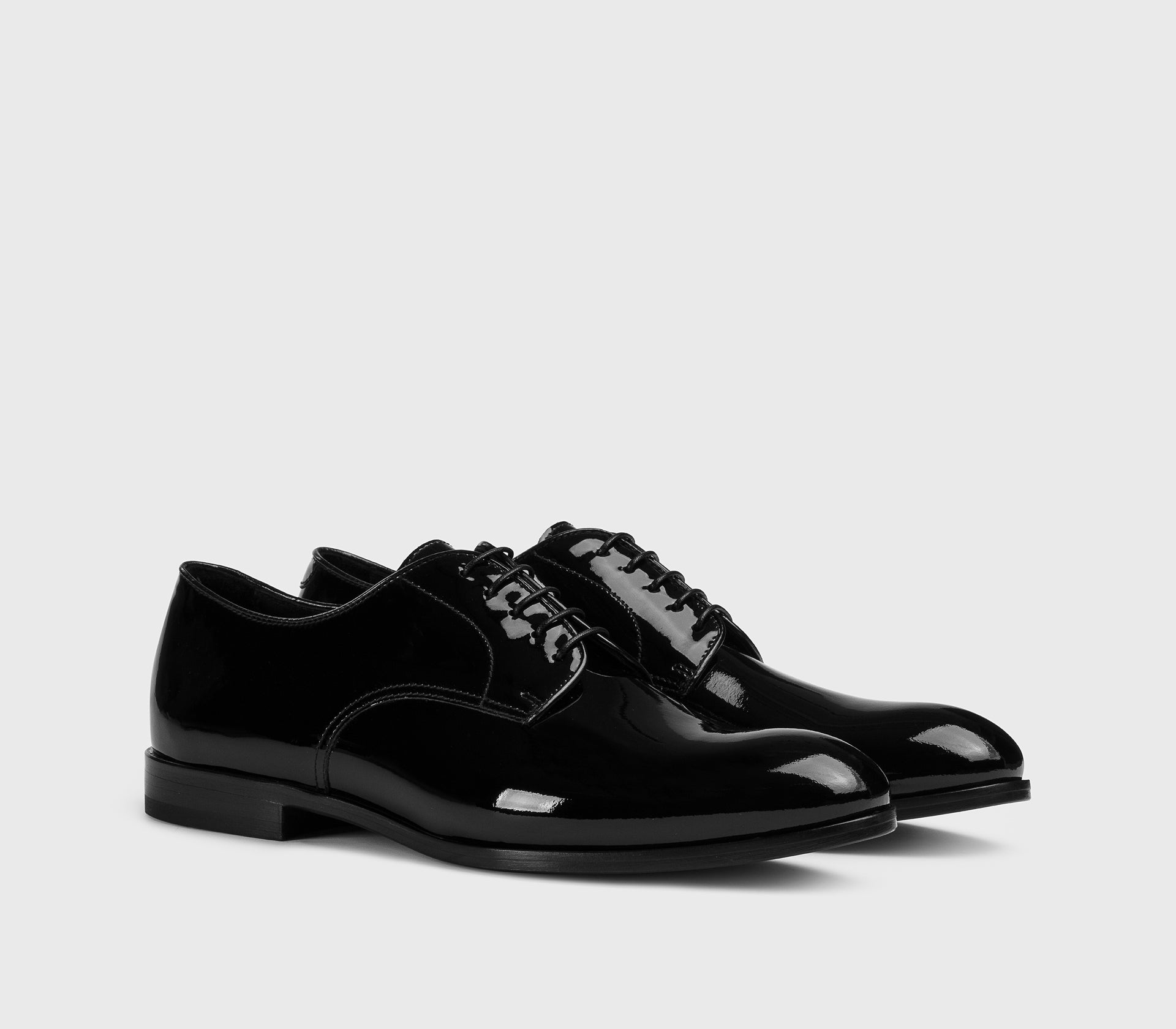 DU1003RENNUF018NN00 - Stringata in vernice nera