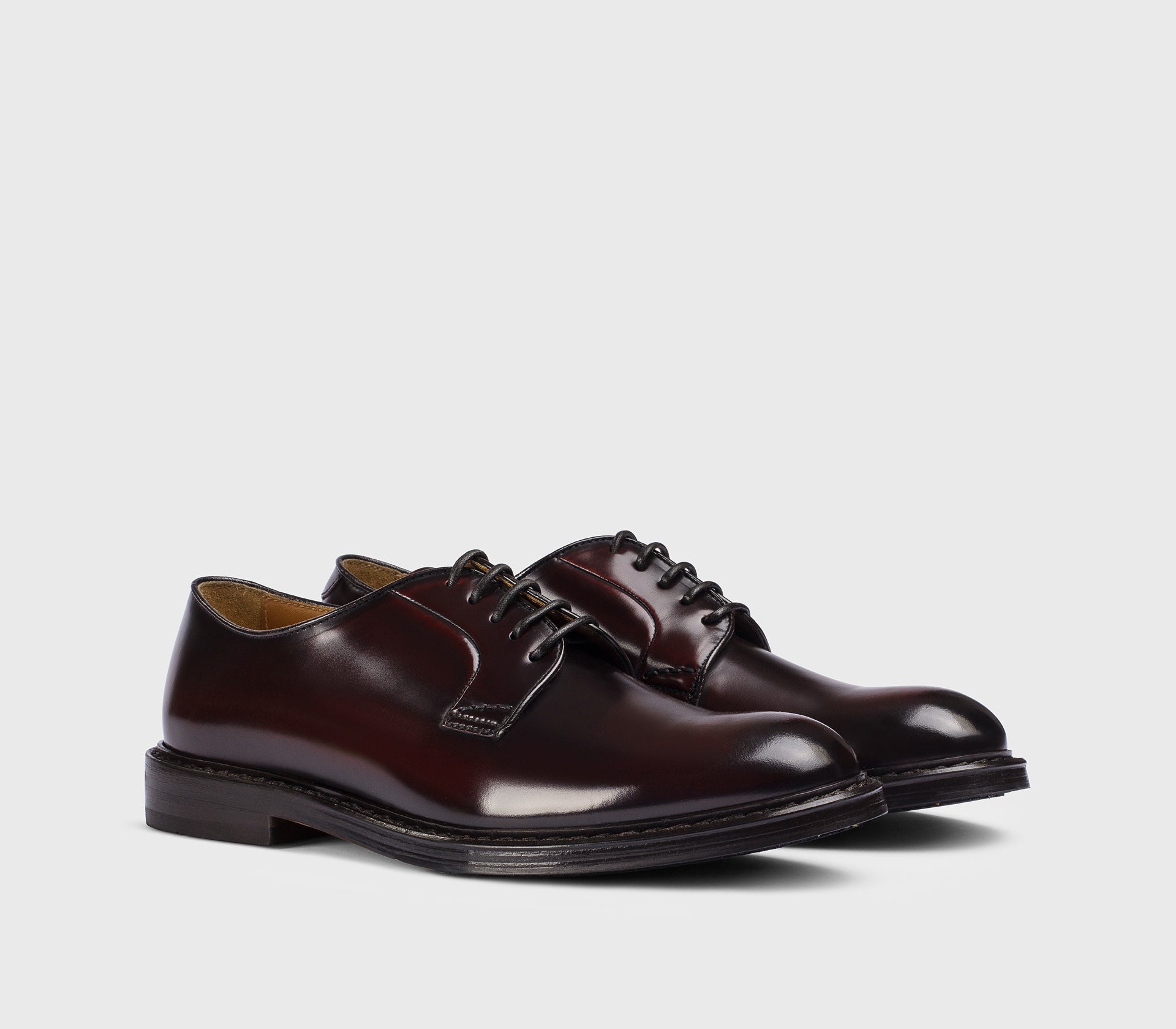 Derby-Schnürschuh aus Leder im Farbton Barbera