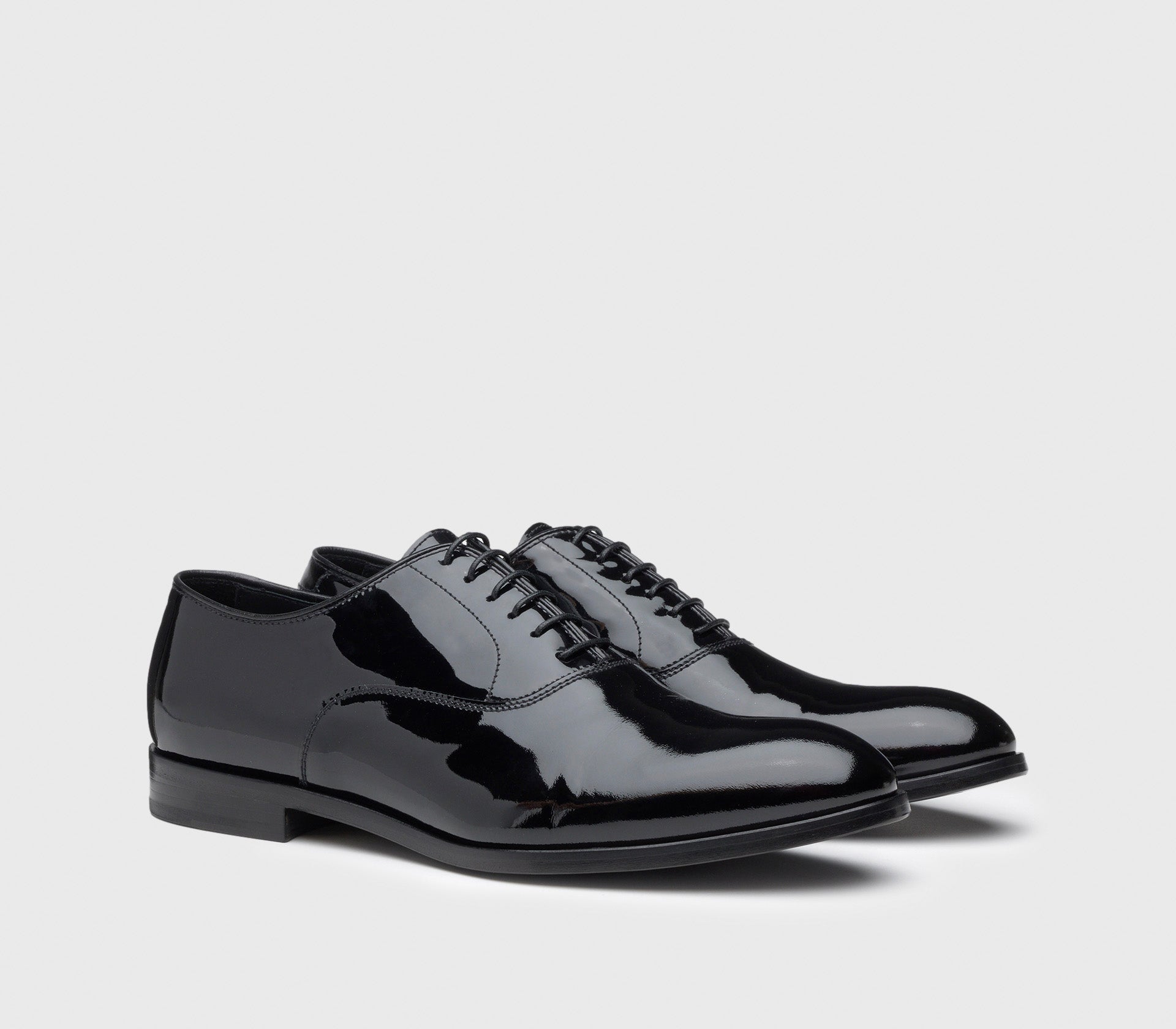 DU2630RENNUF018NN00 - Stringate in vernice nera
