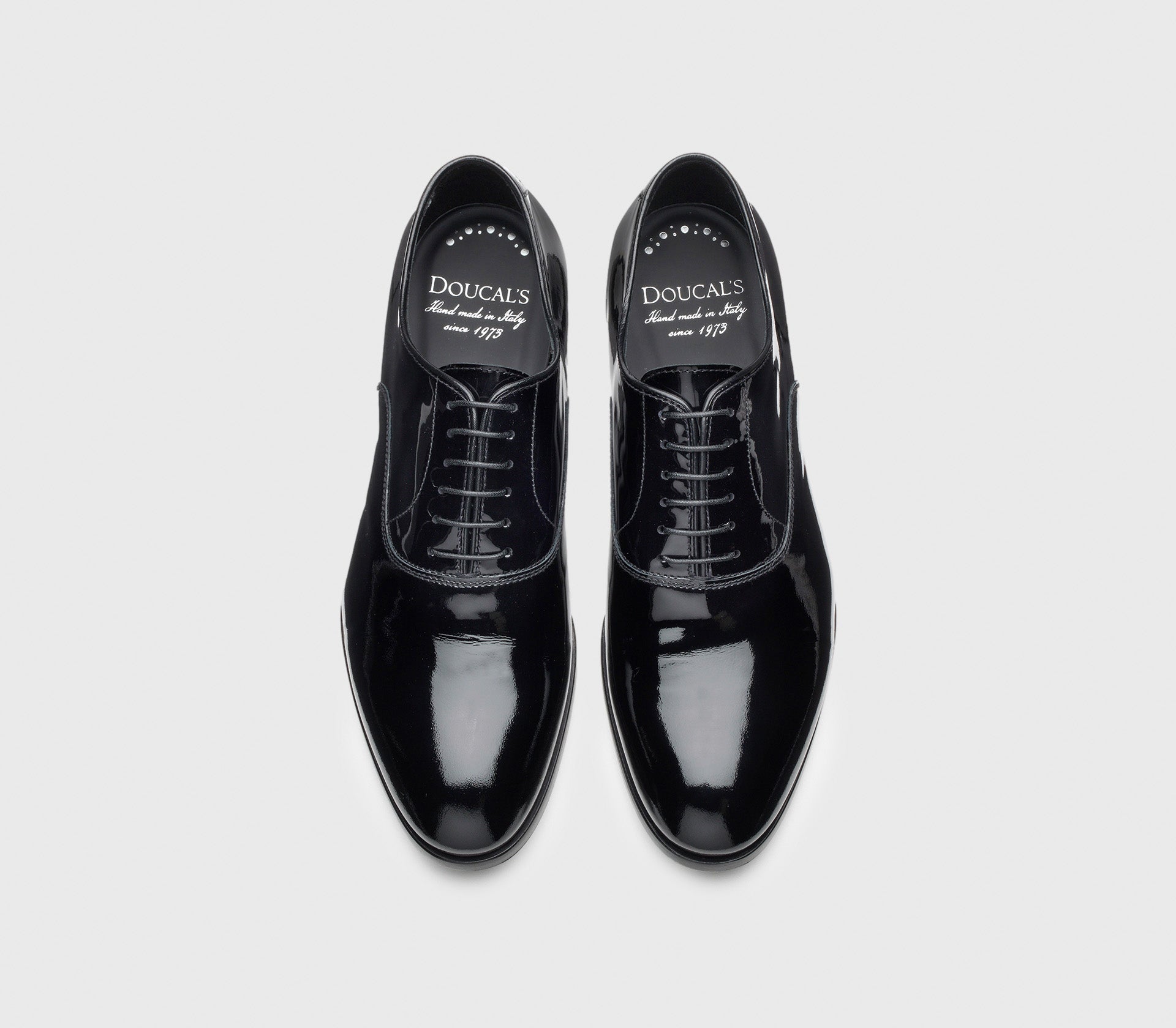 DU2630RENNUF018NN00 - Stringate in vernice nera