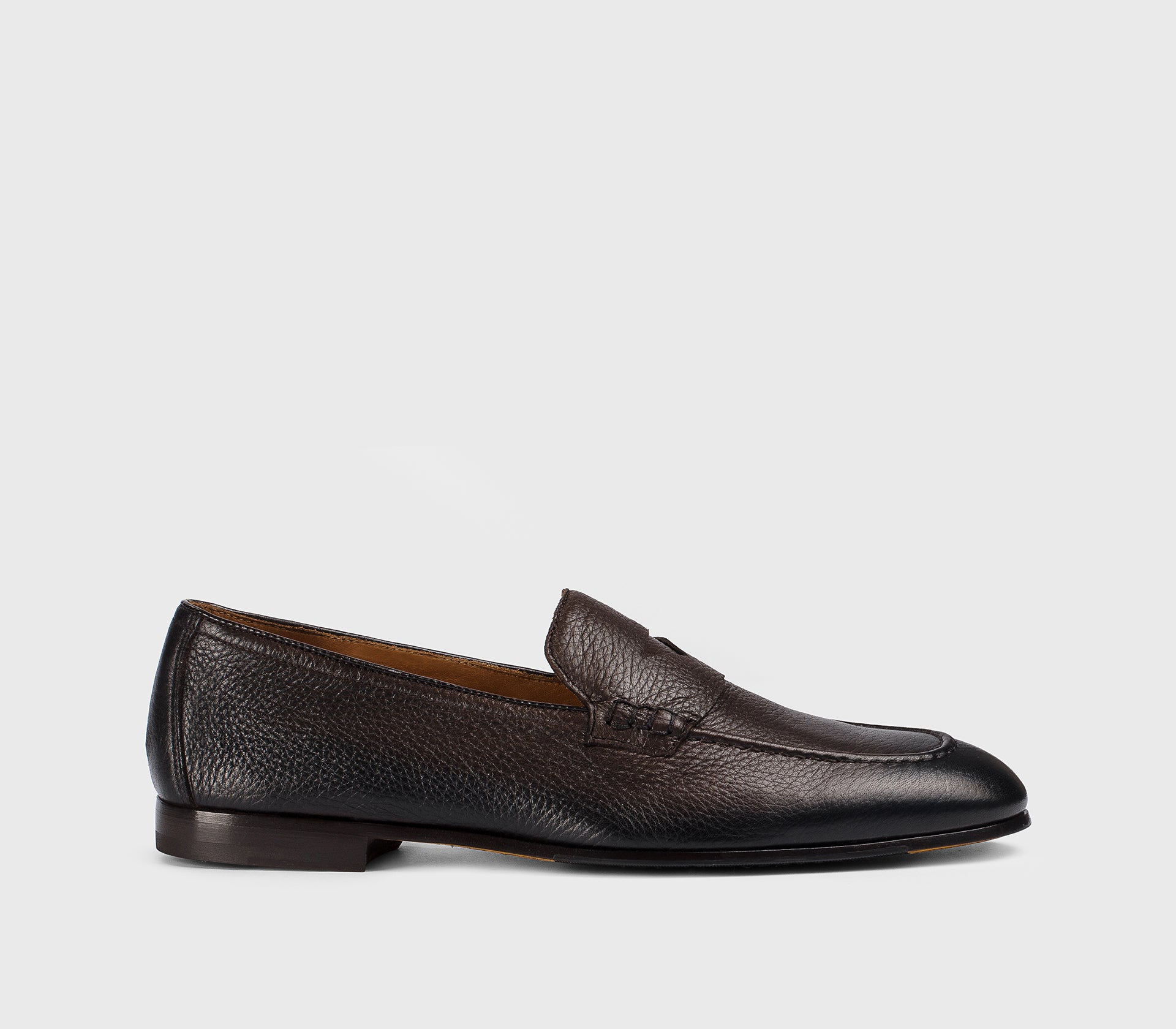 Mocassin en cuir de cerf brun foncé