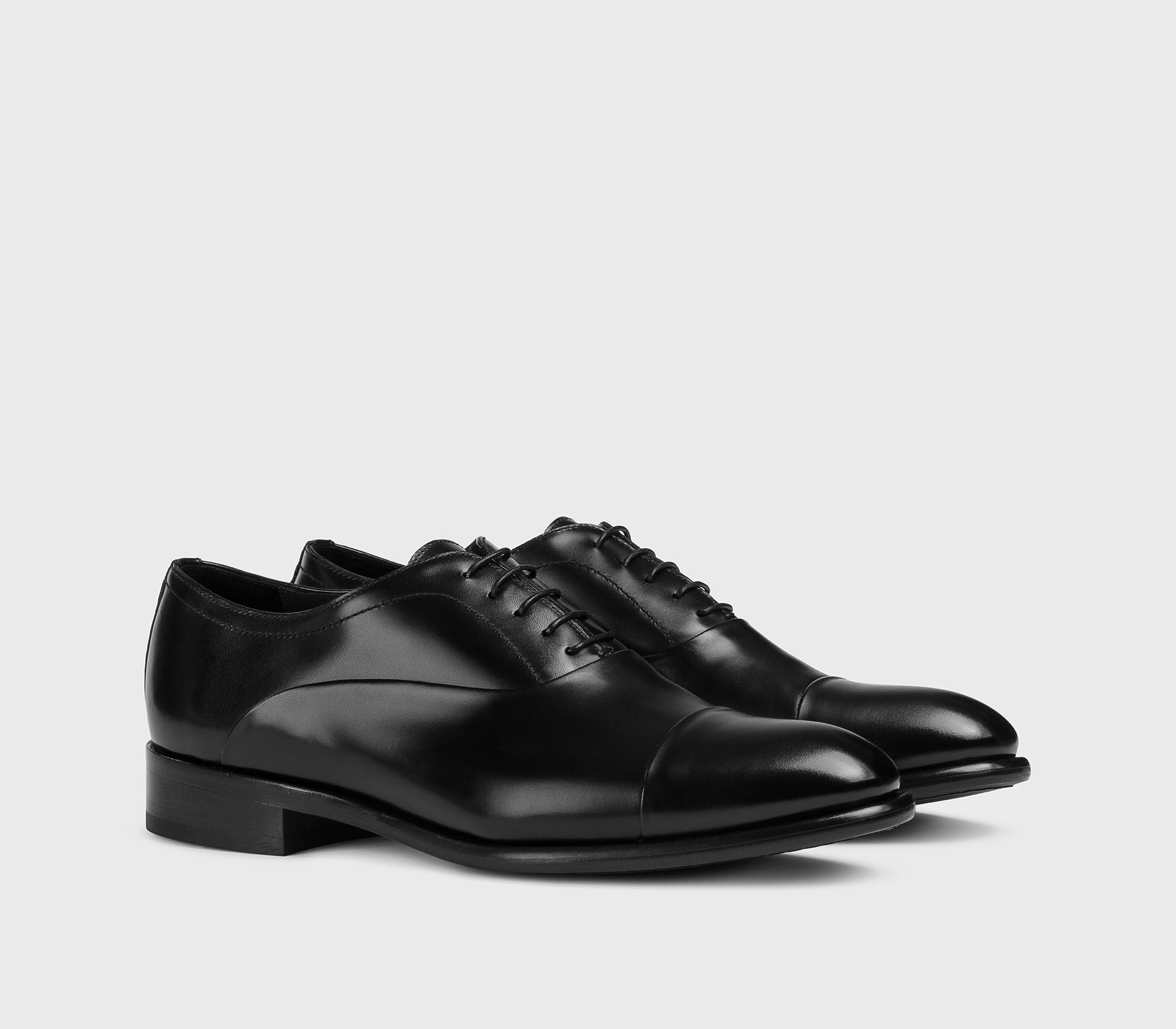 DU3481FREDUF159NN00 - Stringata Oxford in pelle nera