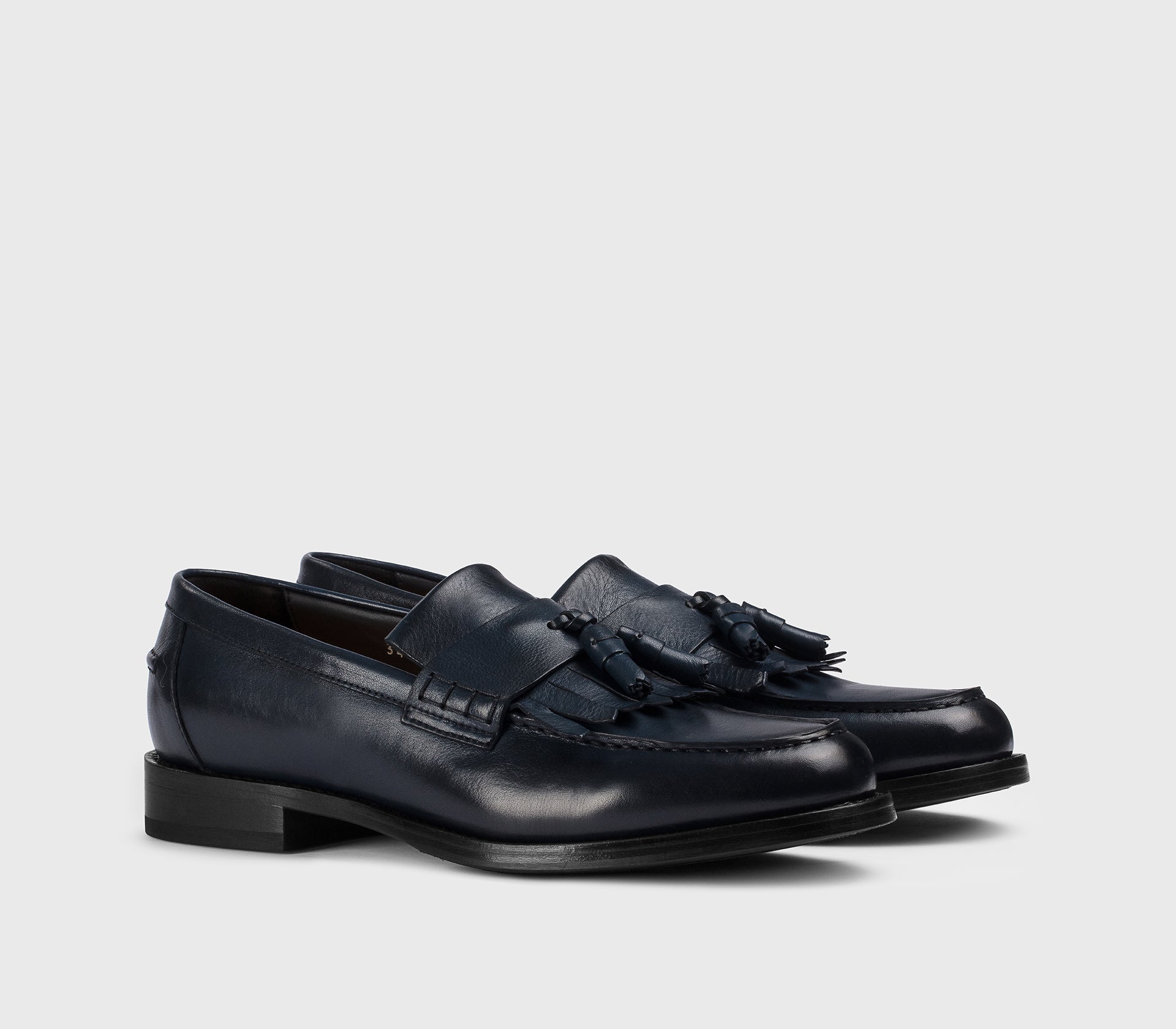 DU3498BRANUF188NB24 - Mocassino con nappine e frangia in pelle blu "zaffiro"