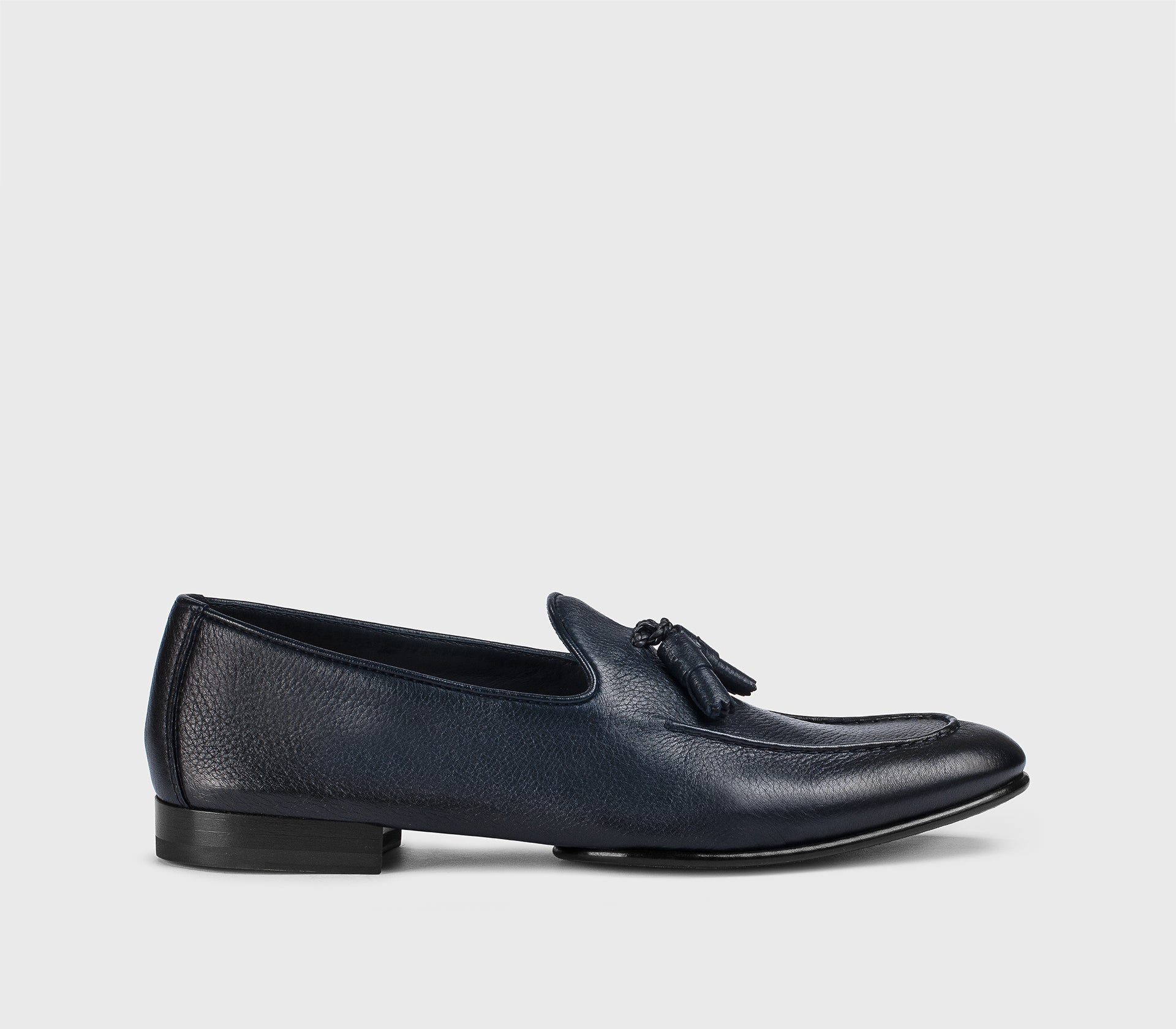 DU3520TAORUZ054NB00 - Mocassino con nappine in pelle di cervo blu