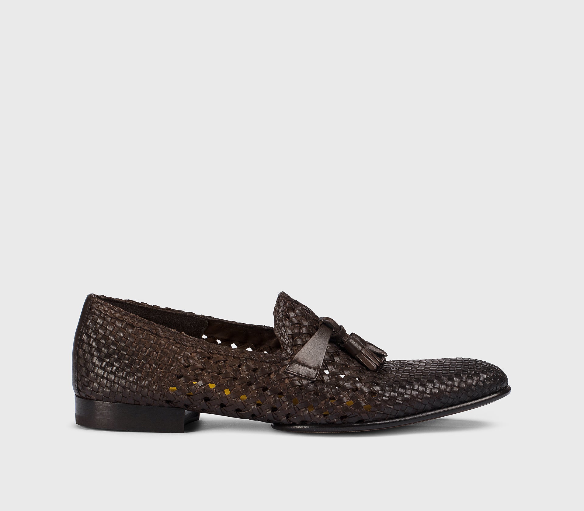 DU3522TAORUZ276TM00 - Mocassino in pelle traforata con nappine testa di moro
